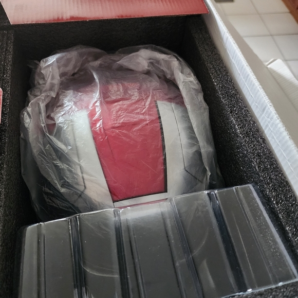 Iron Man Helmet - Picture 2 of 4